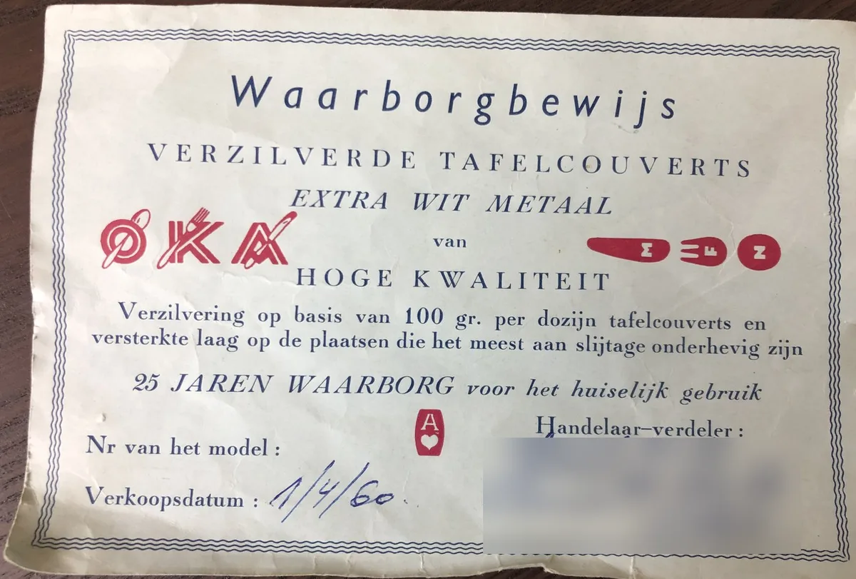 Waarborgbewijs uit 1960 bij verzilverd bestek, met de tekst: verzilvering op basis van 100 gr. per dozijn tafelcouverts